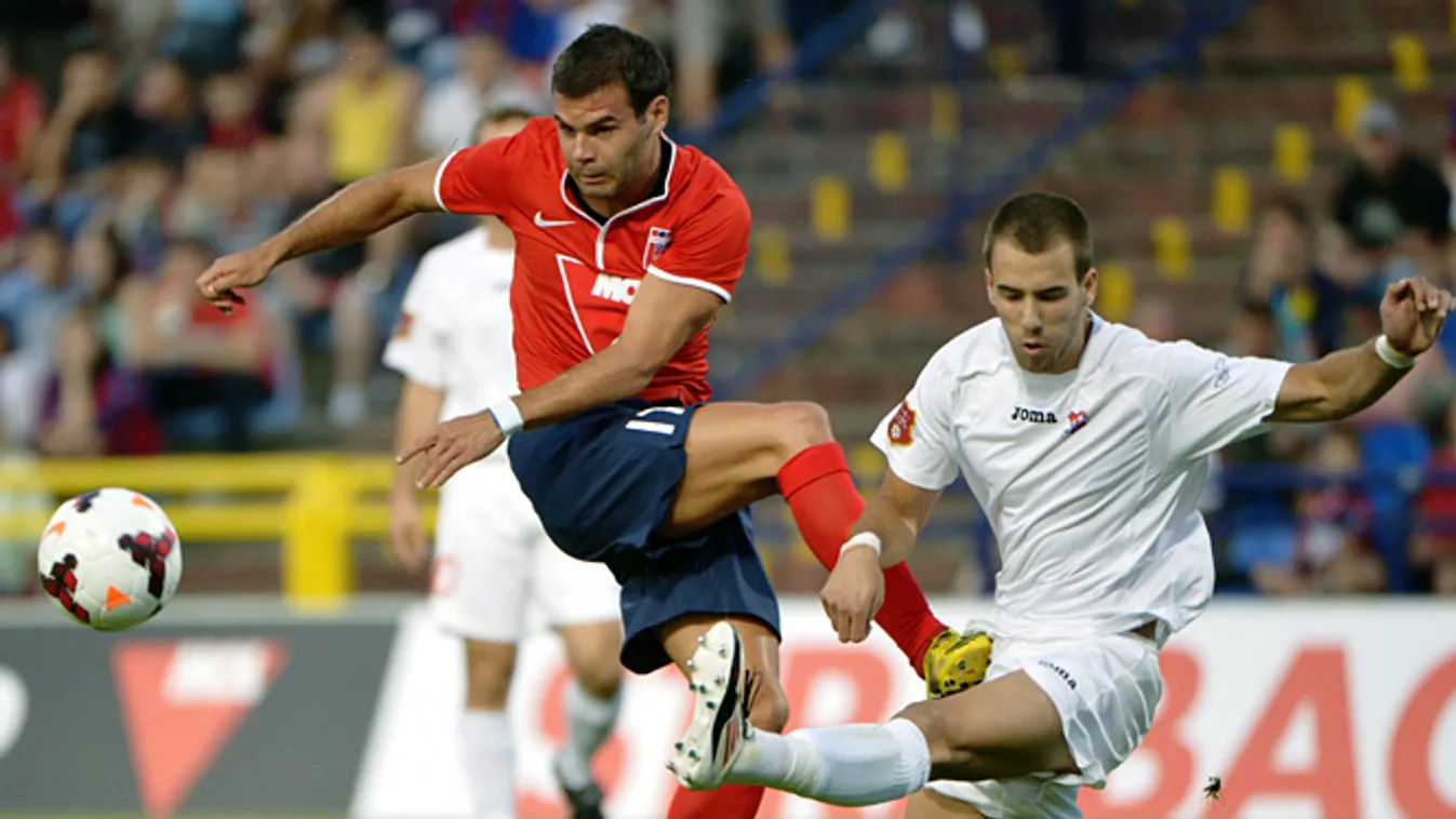 magyar csapatok nemzetközi kupákban, Nemanja Nikolic, a Videoton (b) és Filip Mitrovic, a Mladost Podgorica játékosa a labdarúgó Európa Liga-selejtező első fordulójában 