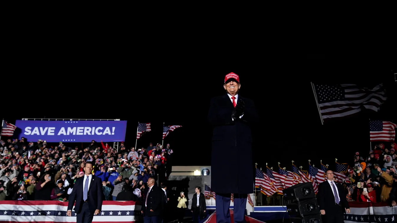 TRUMP, Donald Sioux City, 2022. november 4.
Donald Trump volt amerikai elnököt tapsolják támogatói egy választási kampányrendezvényen az Iowa állambeli Sioux City-ben 2022. november 3-án. A félidős kongresszusi és helyi választásokat november 8-án tartják
