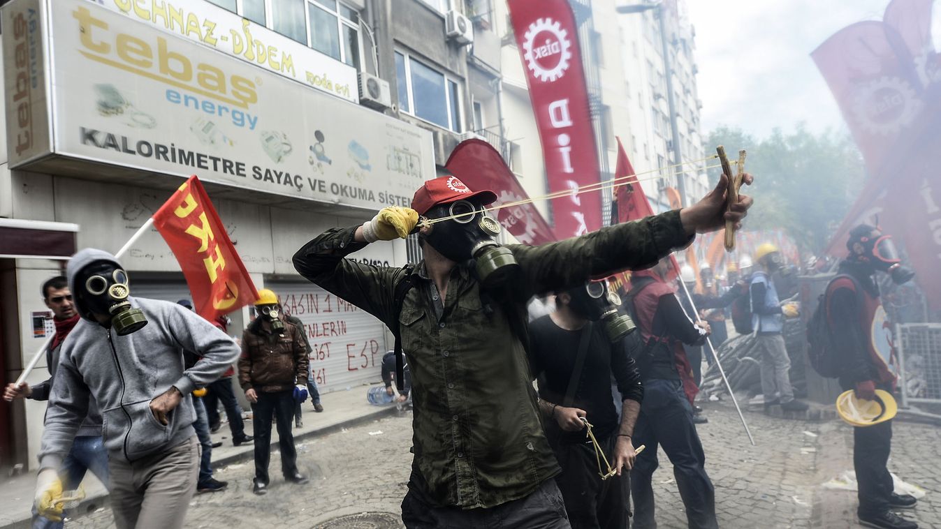 törökország, tüntetés, gázálarc, május 1., Isztambul, könnygáz, csúzli 
