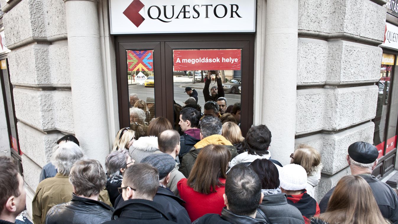a Quaestor értékpapír forgalmazó cég a csődvédelem bejelentése után.Kisbefektetői pánik a pesti belvárosi Báthori u. fióknál. 