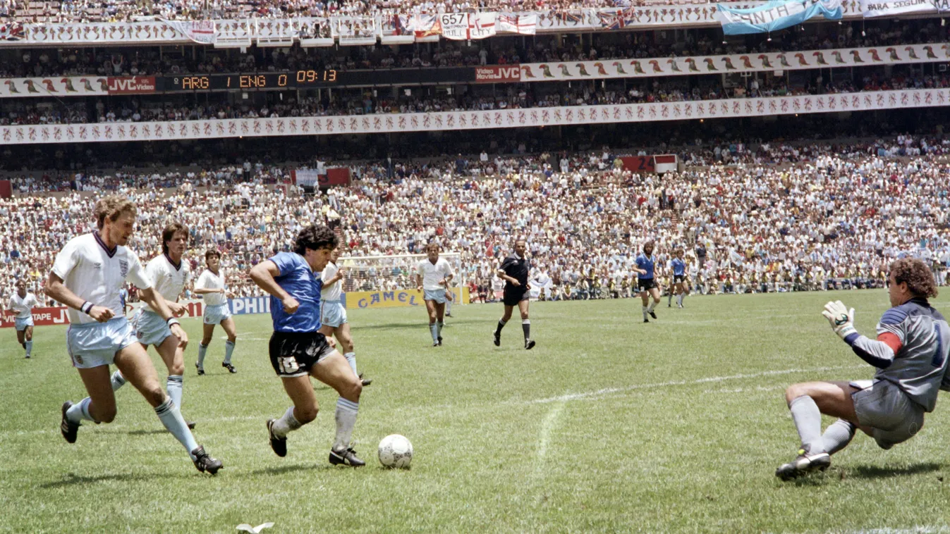 Horizontal SPORT-ACTION GENERAL VIEW GRANDSTAND WORLD CUP MATCH FOOTBALL QUARTER-FINAL GOALKEEPER GOAL, Diego Maradona, Peter Shilton 