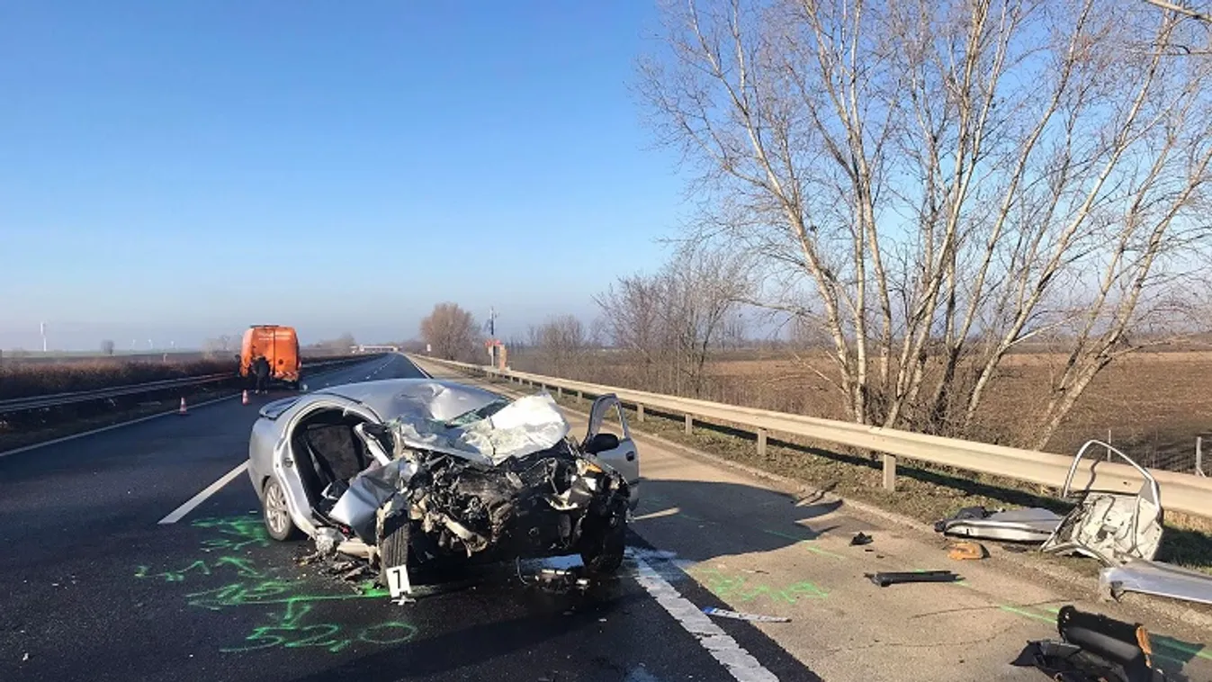 M1 baleset Ács útellenőrző autó 
