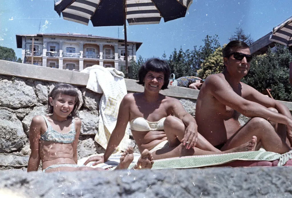 Jugoszlávia Horvátország, Adria, Abbázia tengerpart az ulica Feliksa Peršića alatt. ÉV 1965 szocialista nyaralás 
