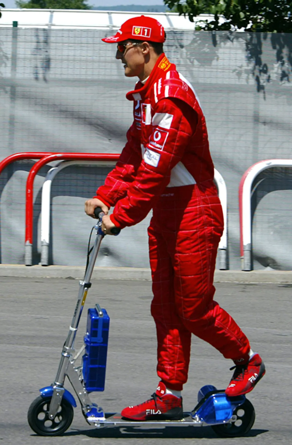 2002-ben a Francia Nagydíjon. Ötödik világbajnoki címét már hét versennyel a szezon vége előtt, a franciaországi Magny-Cours-ban bebiztosította, s ezzel beállította Juan Manuel Fangio addigi rekordját a világbajnoki címek számát illetően