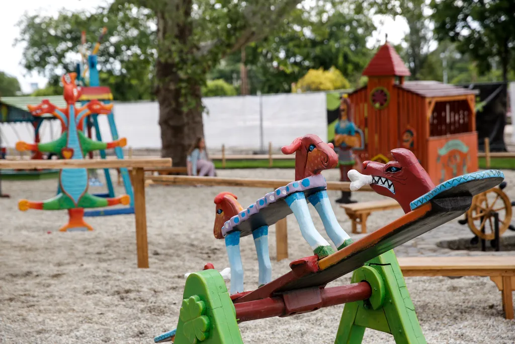 Holnemvolt vár, állatsimogató, céllövölde, interaktív meseház, elvarázsolt padlás, Fővárosi Állat- és Növénykert, állatkert bővítése 