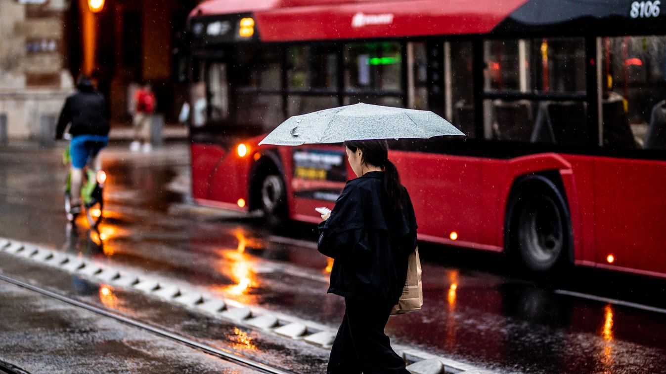 Esős, szeles, időjárás, esernyő, illusztráció,
2023.08.01, Budapest, 