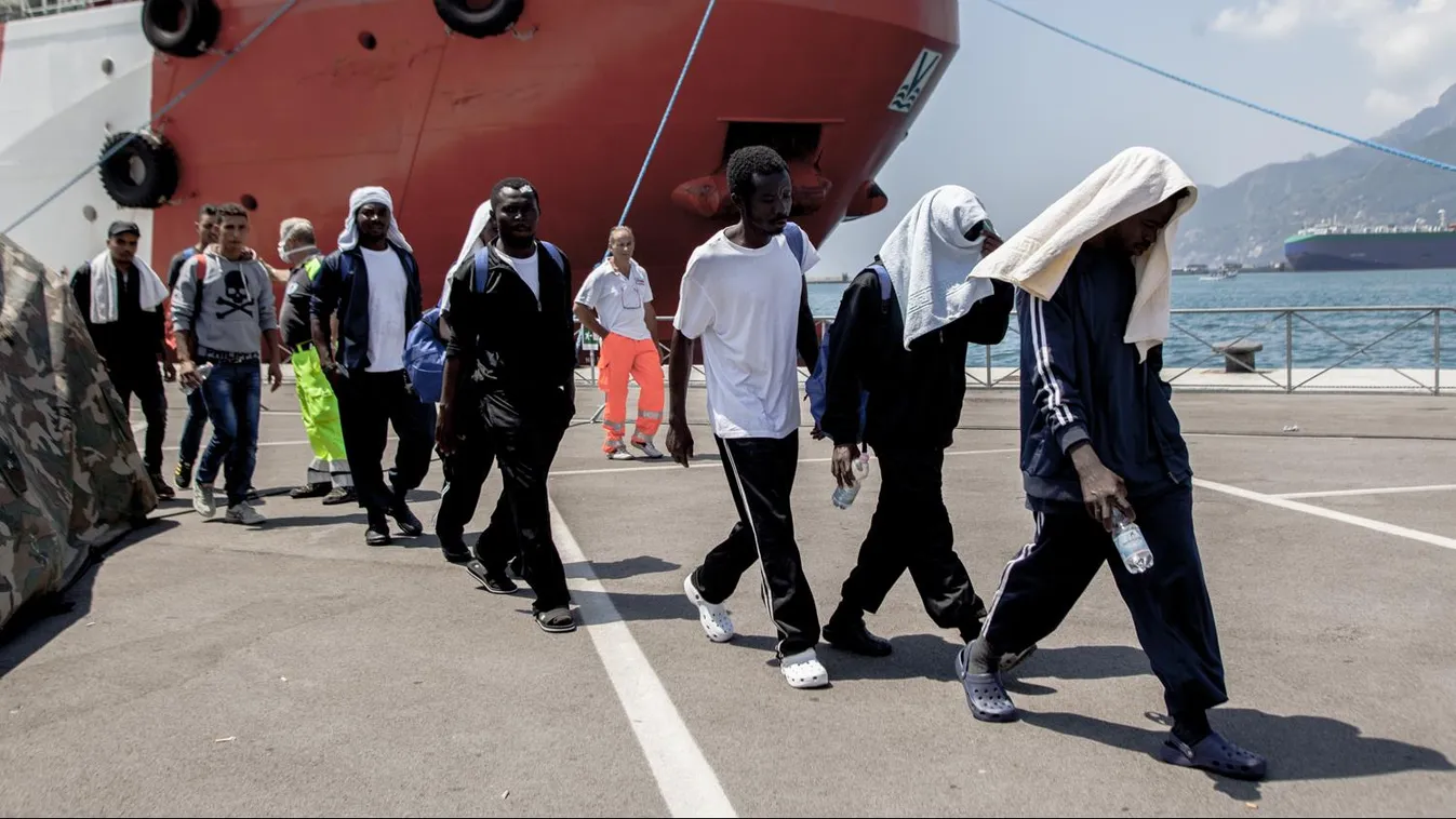 Migrants Landin in Salerno Italy MIGRATION SEA POLITICS RESCUE AFRICA croce rossa human right social isseu conflict WAR ECONOMY campania Migrants Landin Salerno 