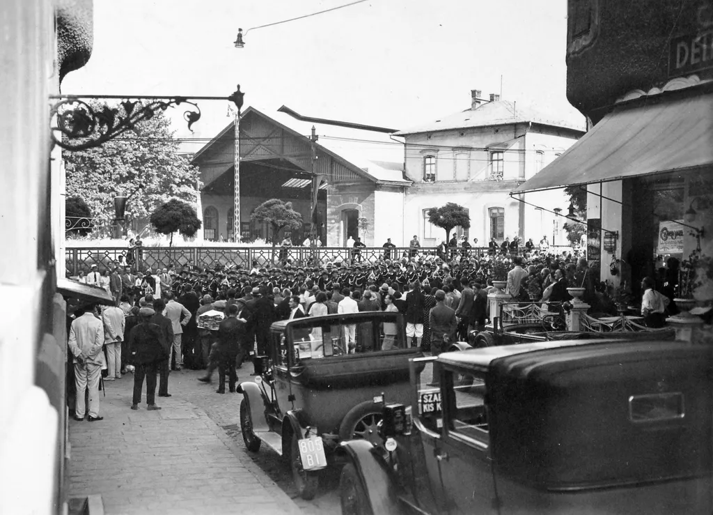 1936.az Alkotás utca és a Déli pályaudvar, a Schwartzer Ferenc utcából fotózva 