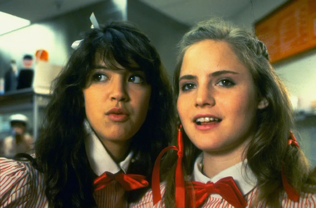 Fast Times at Ridgemont High Cinema young woman STUDENT friends HORIZONTAL 