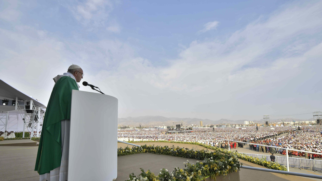 pope religion Horizontal Handout picture released by the Vatican press office Osservatore Romano showing Pope Francis celebrating mass at the Las Palmas air base in Lima on January 21, 2018.
Pope Francis took a tough stand against political corruption on 