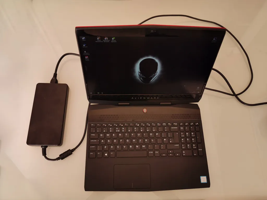 Alienware m15, Dell, gamer, laptop, teszt 