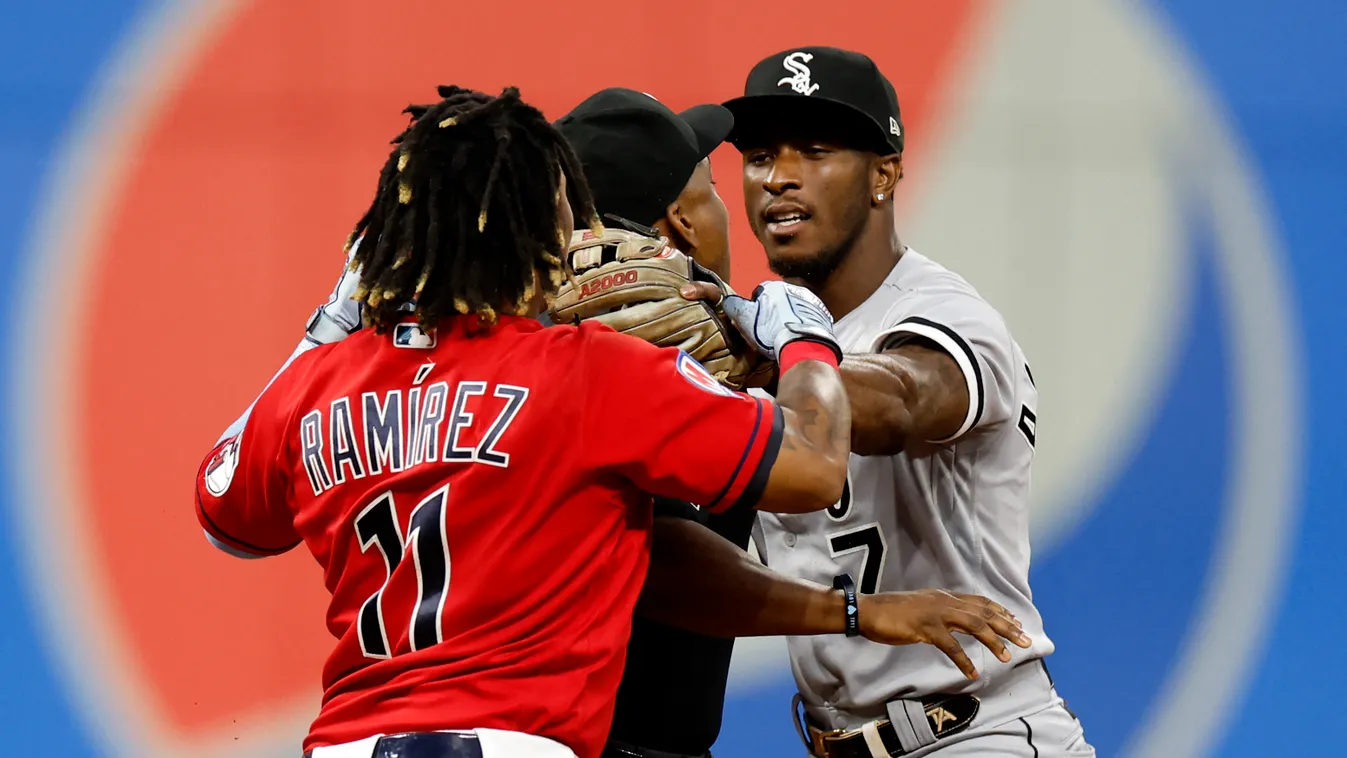 Chicago White Sox v Cleveland Guardians GettyImageRank2 Fighting Start People Baseball - Sport USA Ohio Cleveland - Ohio Color Image Three People Photography Cleveland Guardians Eleventh Chicago White Sox Progressive Field - Cleveland American League Base