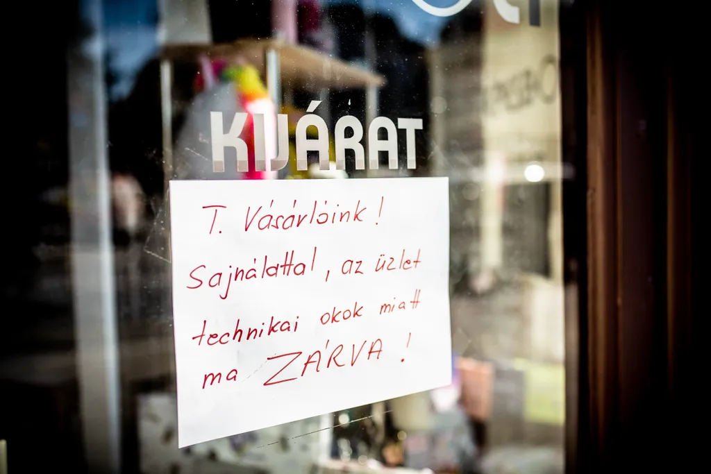 Koronavírus, vírus, Budapest, 2020.03.16., bolt, üzlet, zárva 