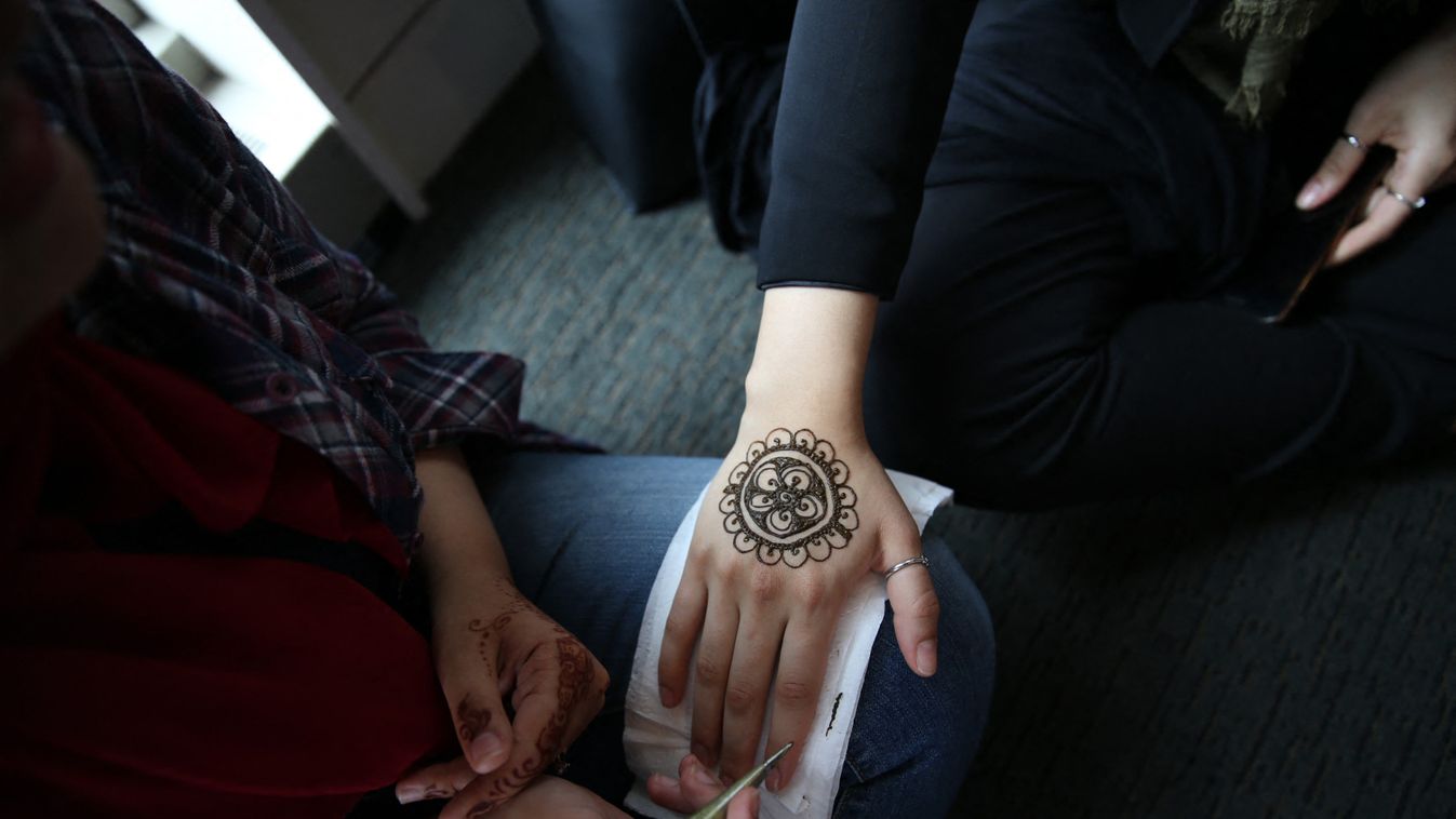 Muslim girls draw Henna in New York New York USA United States 2017 June United States of America holy month holiday henna Henna Tattoo Eid-Ul-Fitr Islamic Center of New York University Horizontal MUSLIM RAMADAN RELIGION COMMEMORATION MANHATTAN 