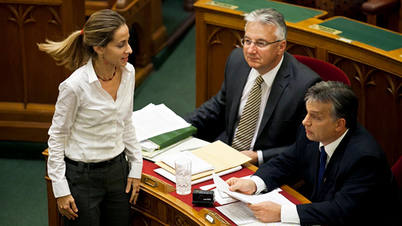 parlament, országgyűlés, plenáris ülés, SZabó Rebeka, Orbán Viktor, 2013.10.07.