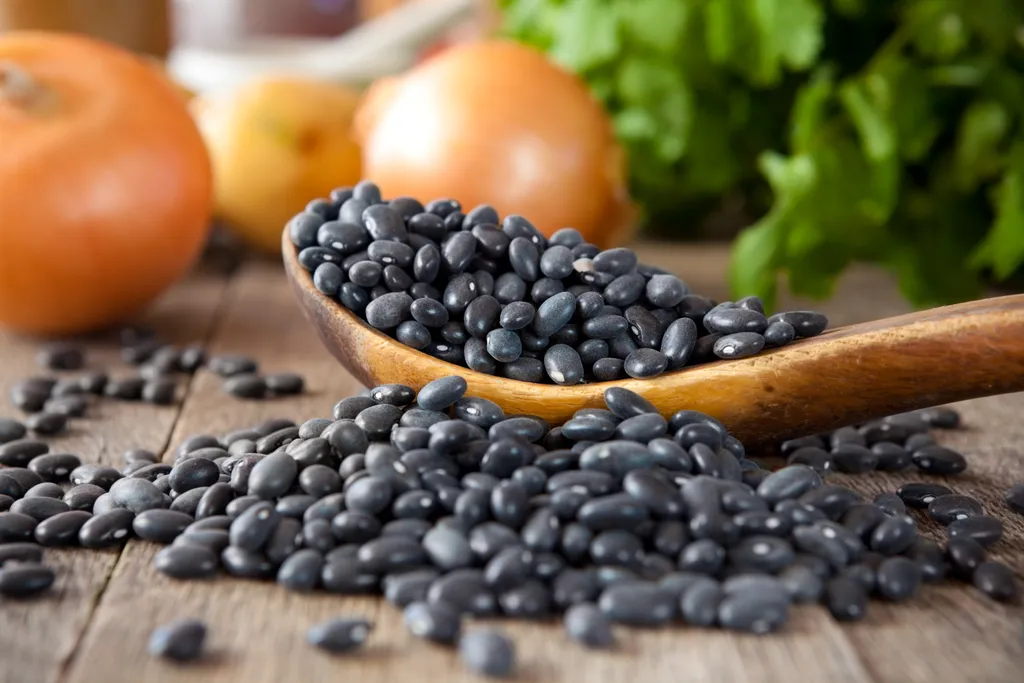 Fekete bab – Szintén rostban gazdag, emellett káliumot és más vitaminokat is tartalmaz, amelyek segítik az érrendszer védelmét 