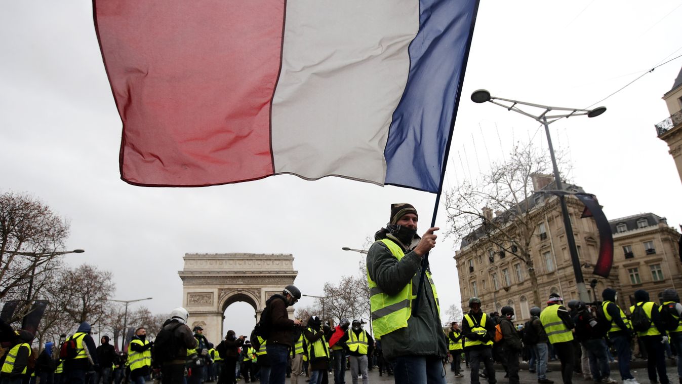 Párizs tüntetés sárgamellényesek 