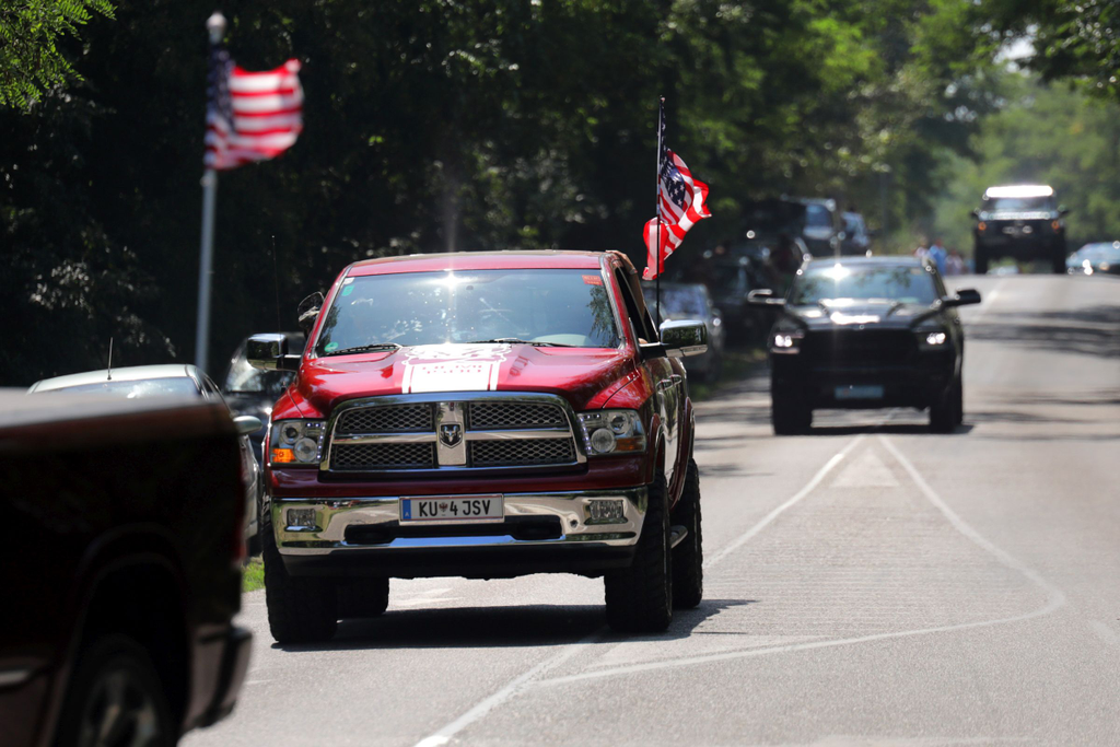 Amerikai autók felvonulása és fesztiválja a Monostori erődben, Komáromban 2019 augusztus 10-én Amerikai autók felvonulása és fesztiválja a Monostori erődben, Komáromban 2019 augusztus 10-én 