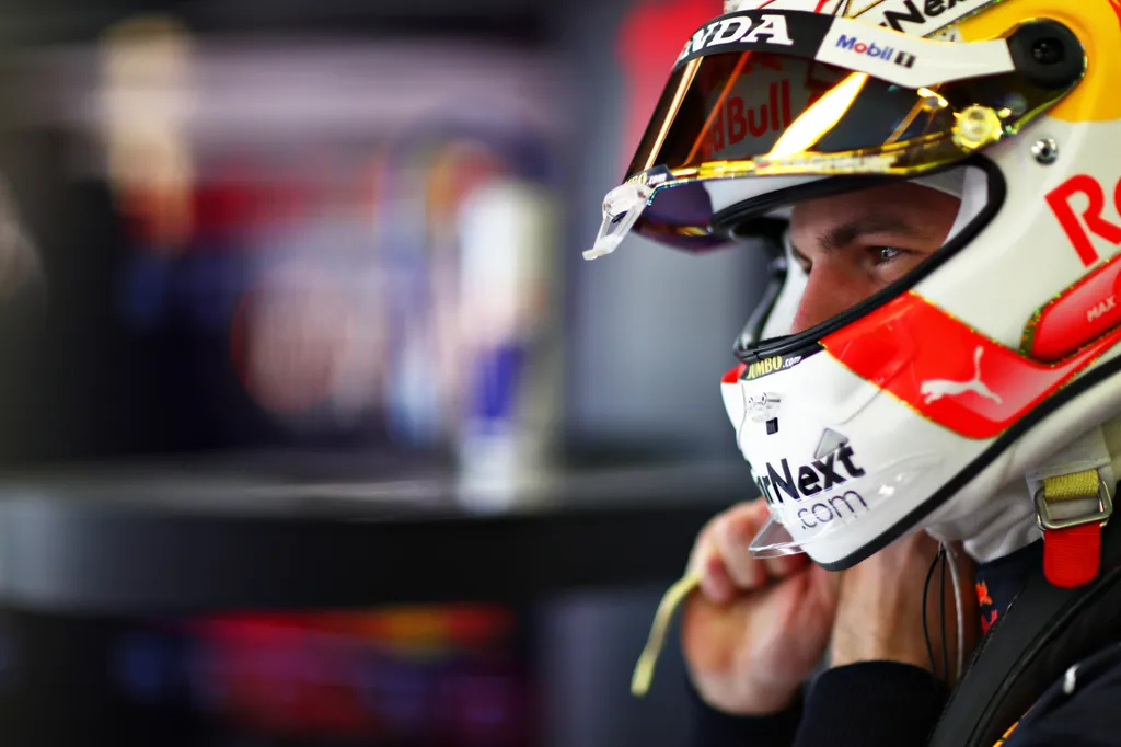 Forma-1, Red Bull Racing, bejáratás, Silverstone, Max Verstappen 