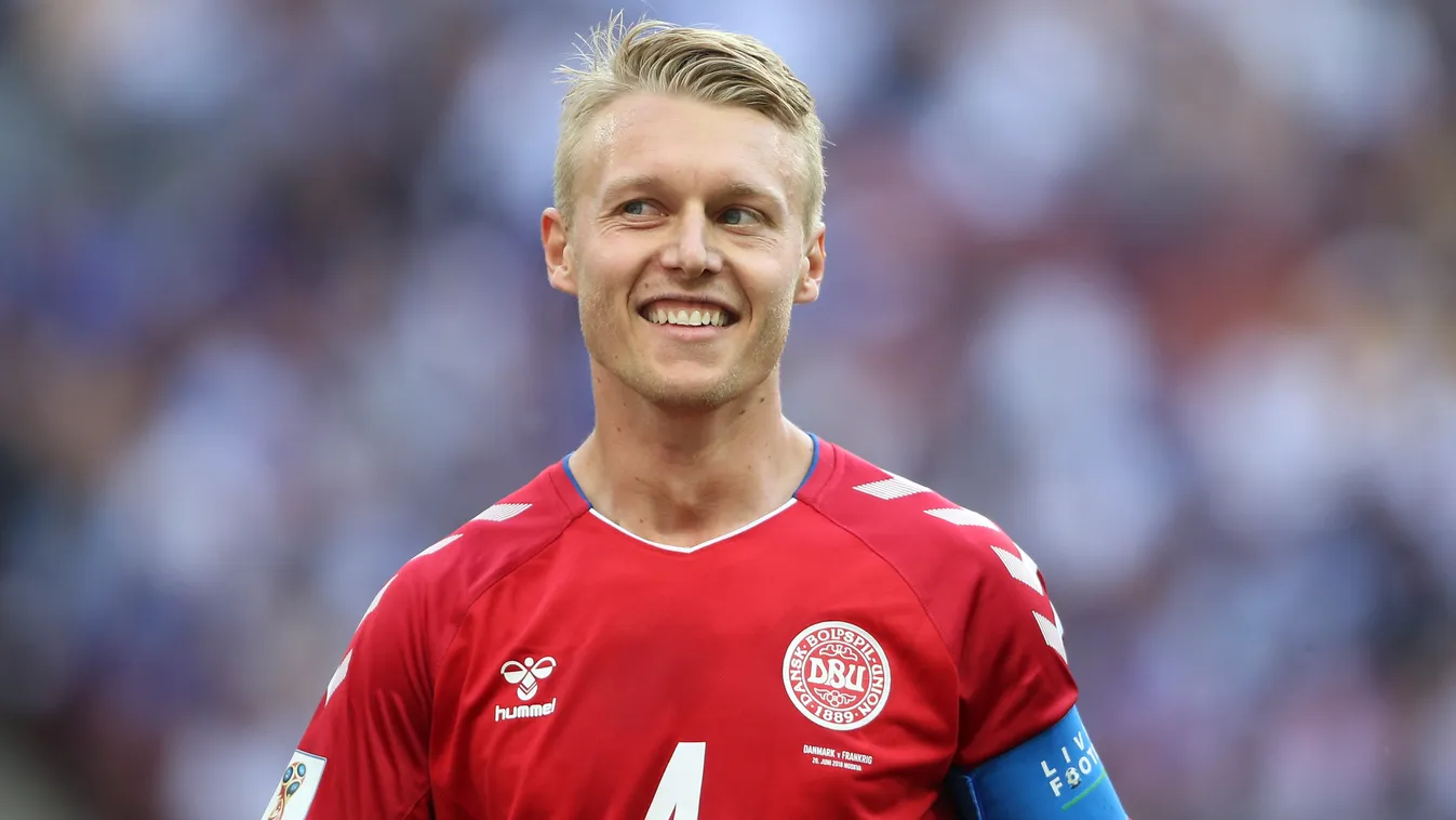 Foci-vb 2018: Könnyek között csókolta feleségét Simon Kjaer 