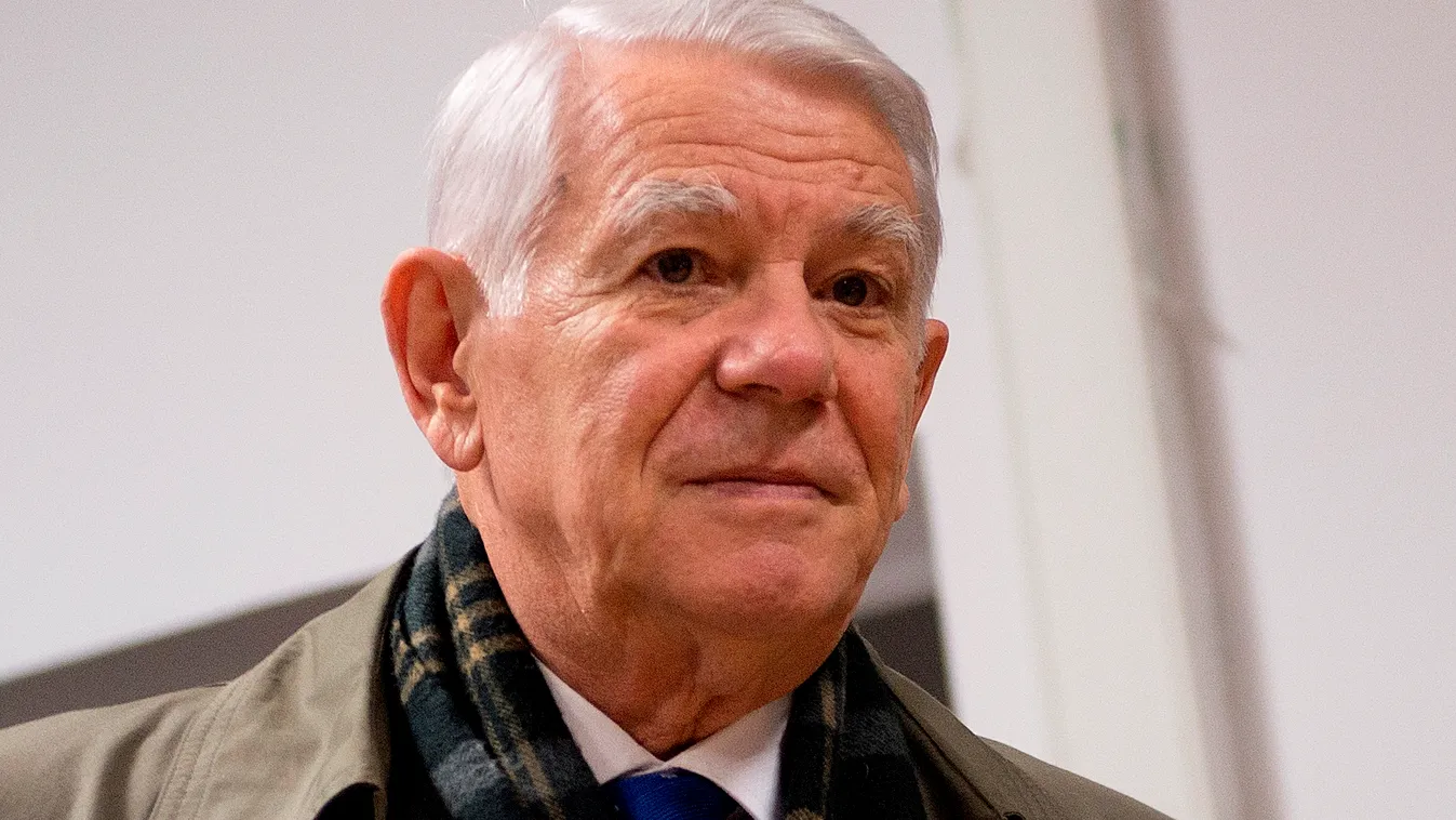 Teodor Melescanu Vertical Picture taken on November 16, 2014 shows Romanian Foreign Minister Teodor Melescanu at a polling station in Bucharest during the presidential election. Romania's Foreign Minister Teodor Melescanu resigned on November 18, 2014, th