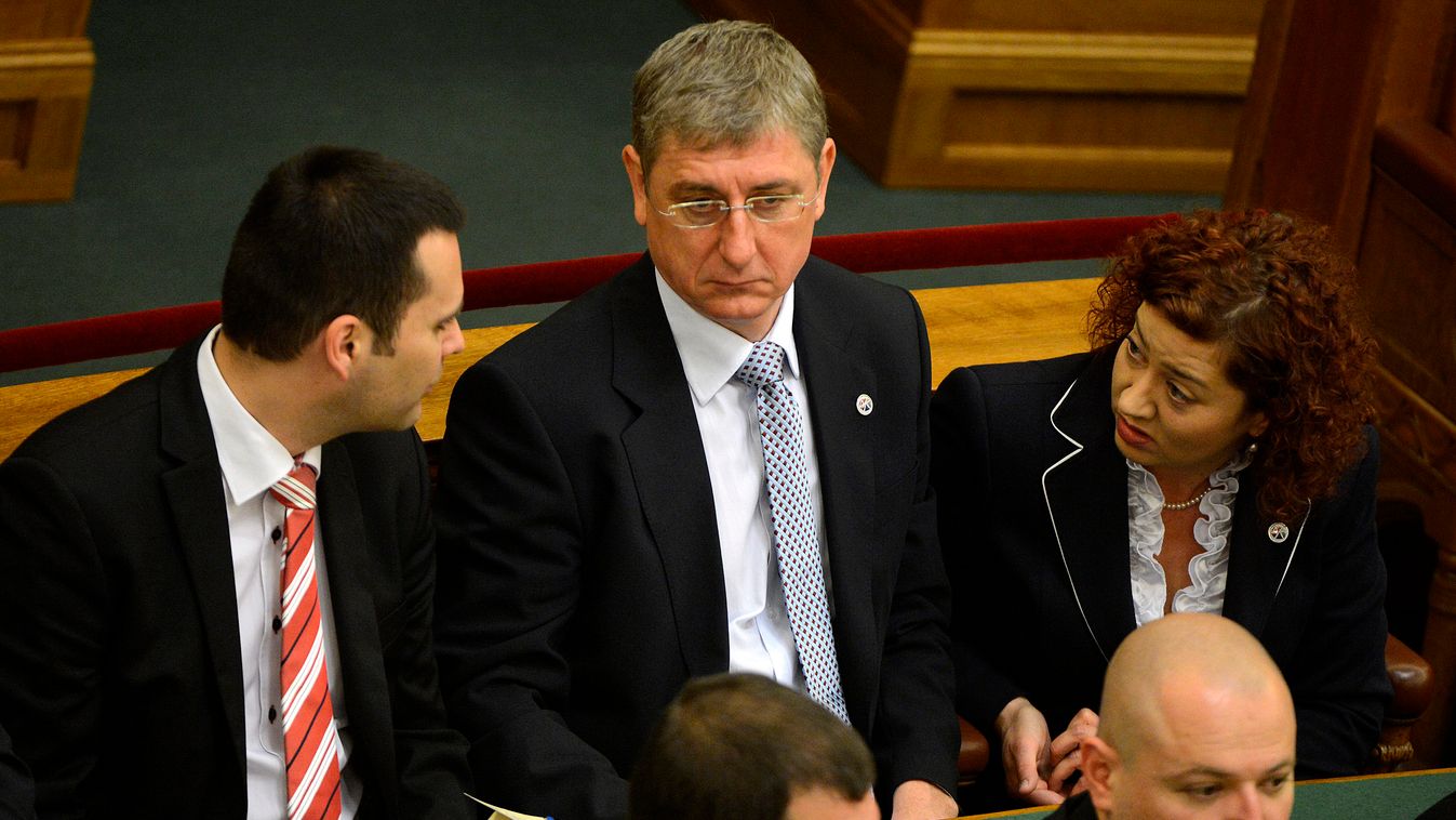 Gyurcsány Ferenc, a Demokratikus Koalíció (DK) elnöke (k), Molnár Csaba (b) és Vadai Ágnes, alelnökök, független képviselők az Országgyűlés alakuló ülésén a Parlamentben 