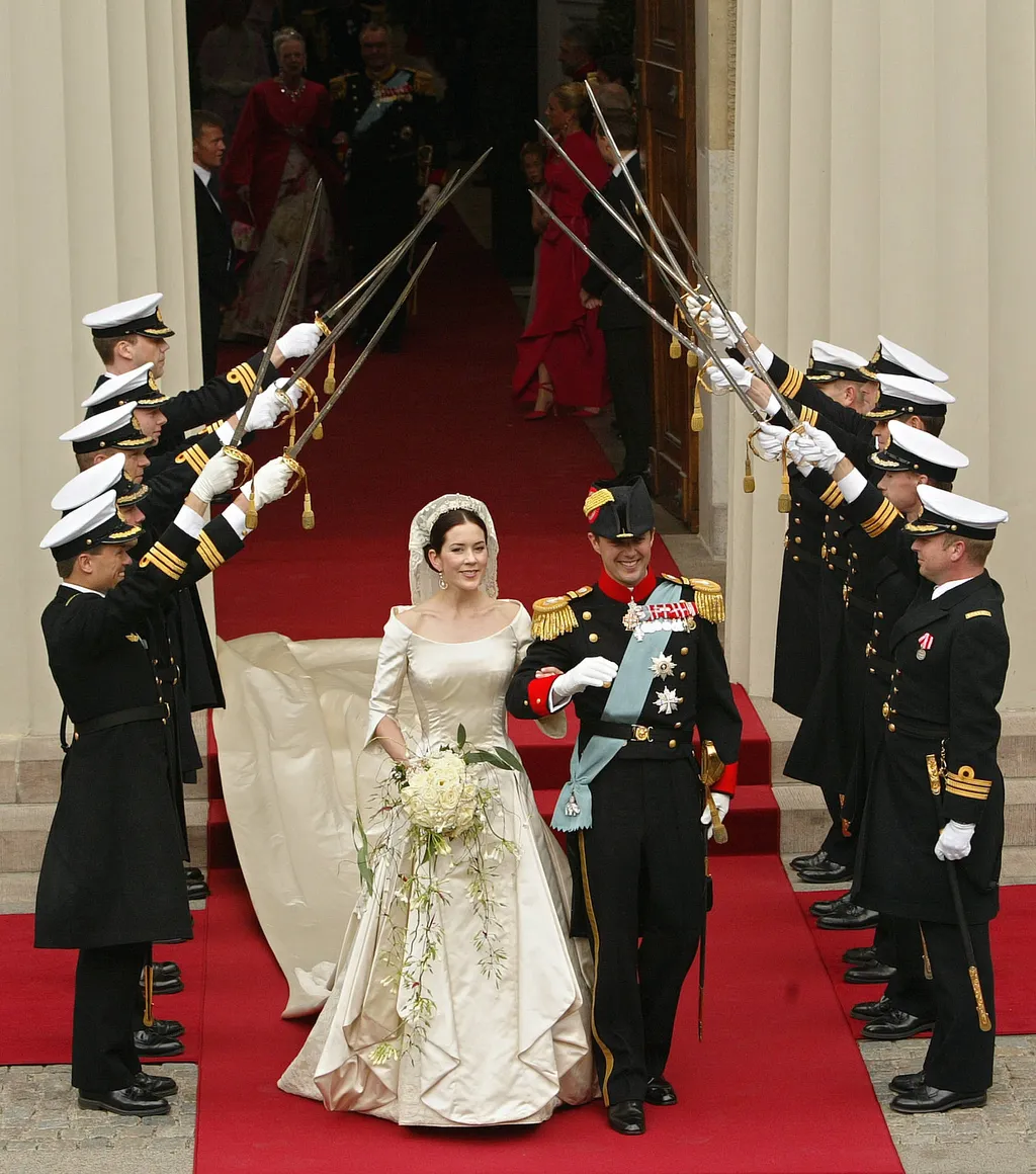 Crown Prince Frederik of Denmark and királyi esküvők  Mary Donaldson's 2004 Wedding 