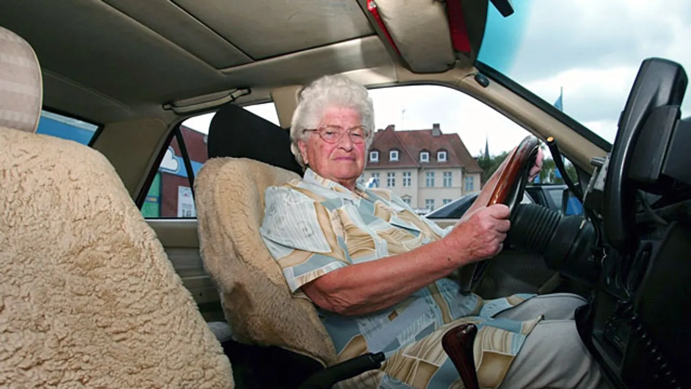 idős sofőrök, öreg vezetők, idősek balesetei 