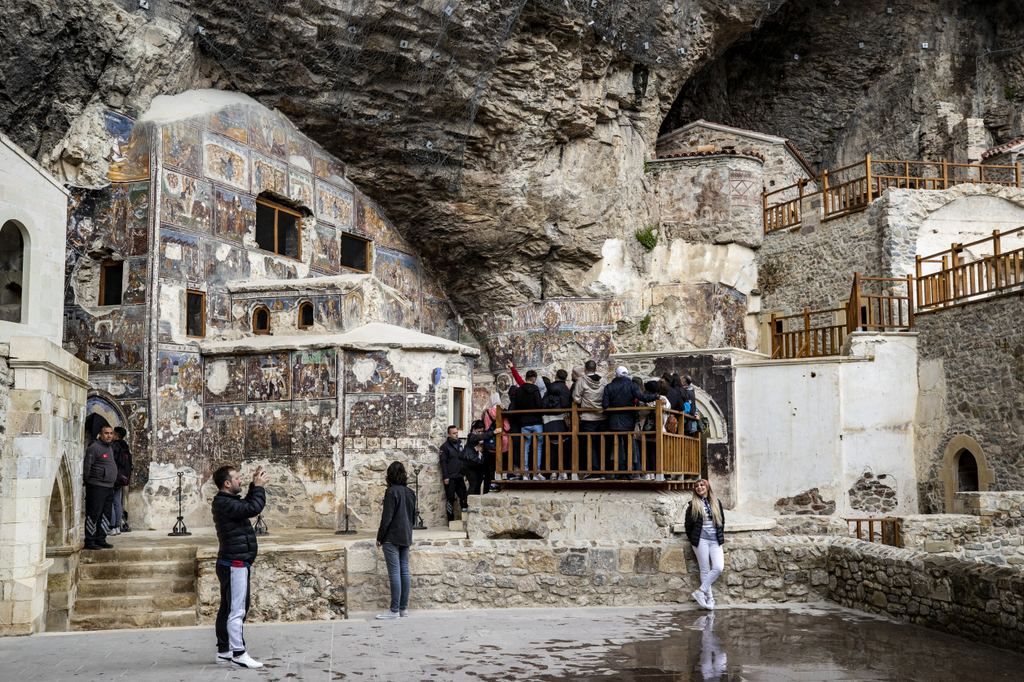 Sümela kolostor, Törökország Sumela Monastery in Turkiye Sumela Monastery,tourism,Tourist,Trabzon,Turkiye Horizontal 