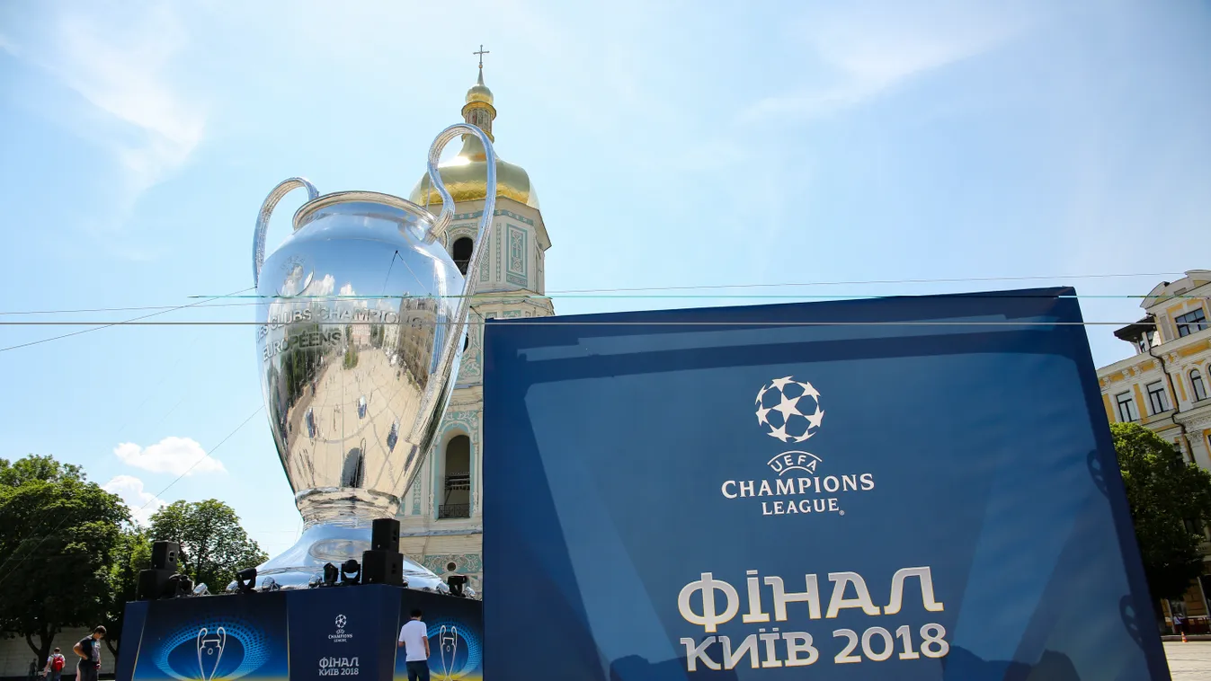 Kyiv Waits For UEFA Champions League Final ukraine kyiv kiev UEFA CHAMPIONS LEAGUE FINAL host city FAN ZONE SOCIETY people cup 