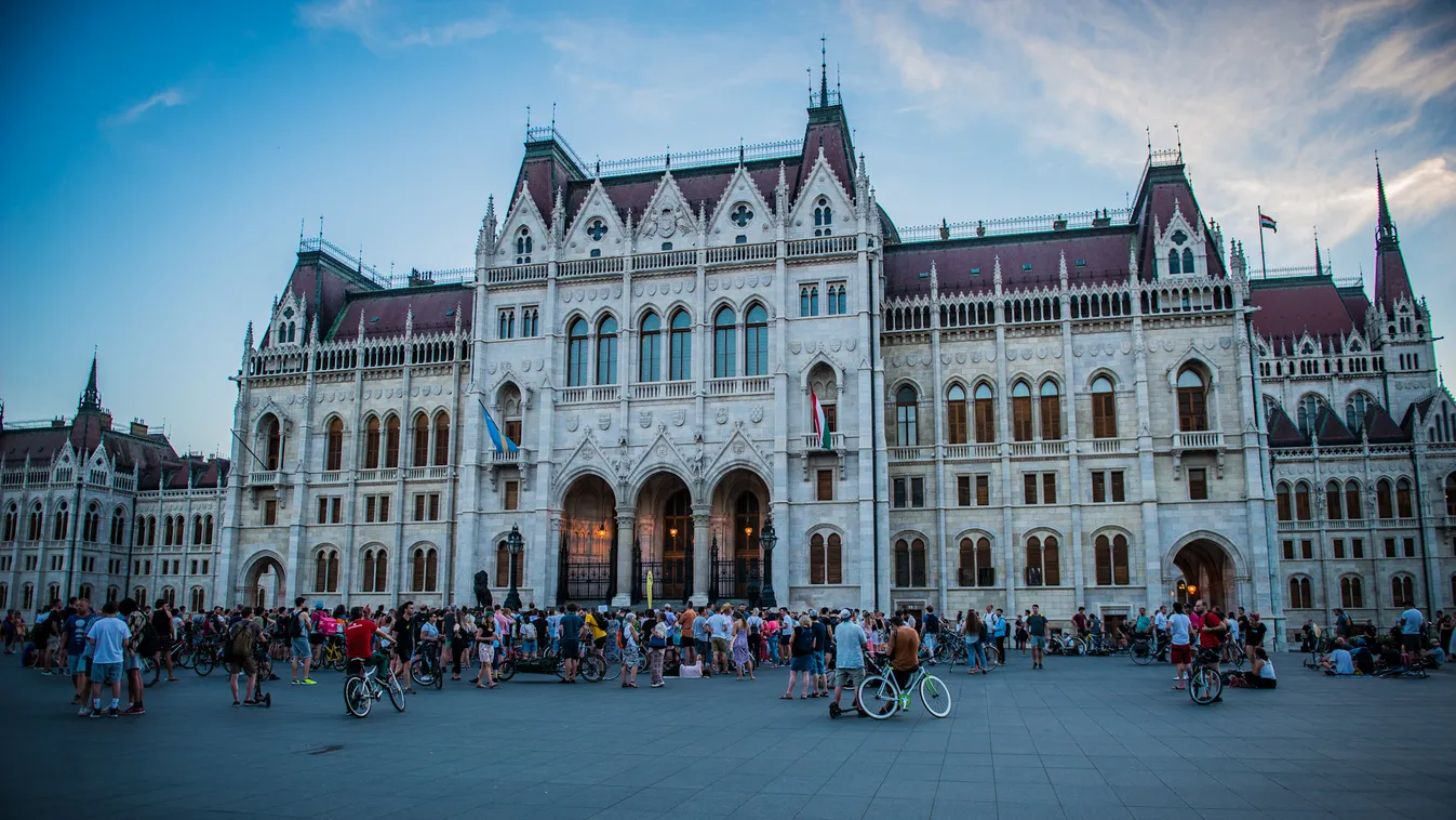 Jobbágyfelkelés! Margit híd pesti hídfő, jobbágyfelkelés, tüntetés, 2022.07.25., 5. 