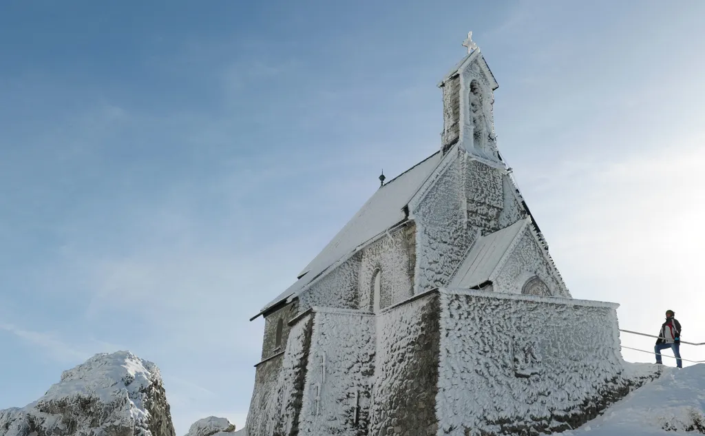 Horizontal ILLUSTRATION COLD WINTER SEASON SNOW ICE CHURCH PASSER-BY RELIGIOUS BUILDING Németország, Wendelstein-templom 