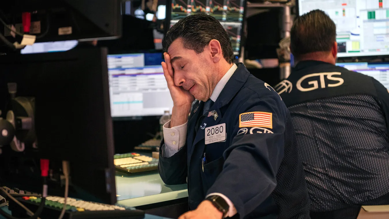 US stock market pánik, tőzsde, Amerika, New York Stock Exchange, dolgozók 