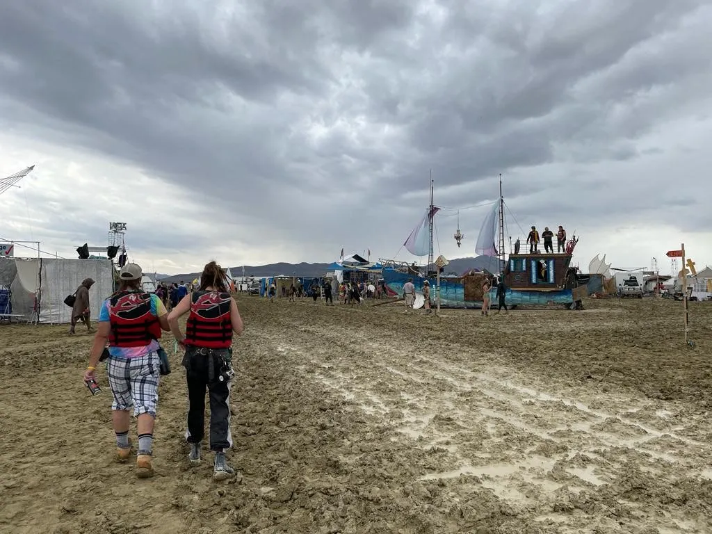 Burning Man fesztivál Nevada sivatag eső sár 