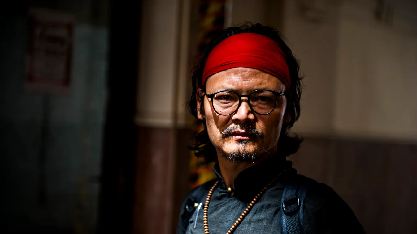 Tenzin Tsundue Tenzin Cündü tibeti származású író, aktivista. 