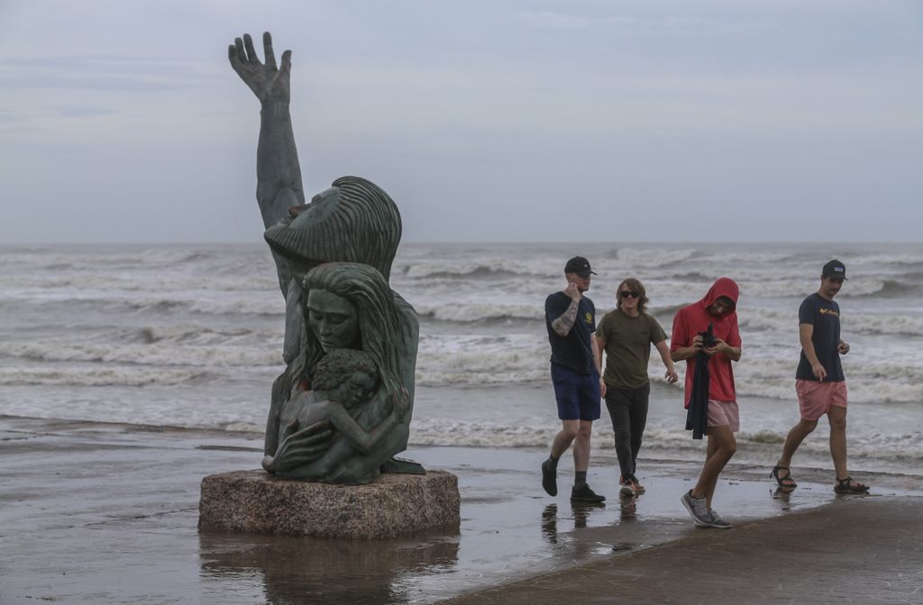 Texas And Louisiana Prepare For Direct Hit From Hurricane Laura GettyImageRank2 Roll WAVE ENVIRONMENT HORIZONTAL Pier WALKING USA BEACH Texas Weather Color Image Galveston - Texas Photography Gulf Coast States Hurricane Laura Great Storm Statue 