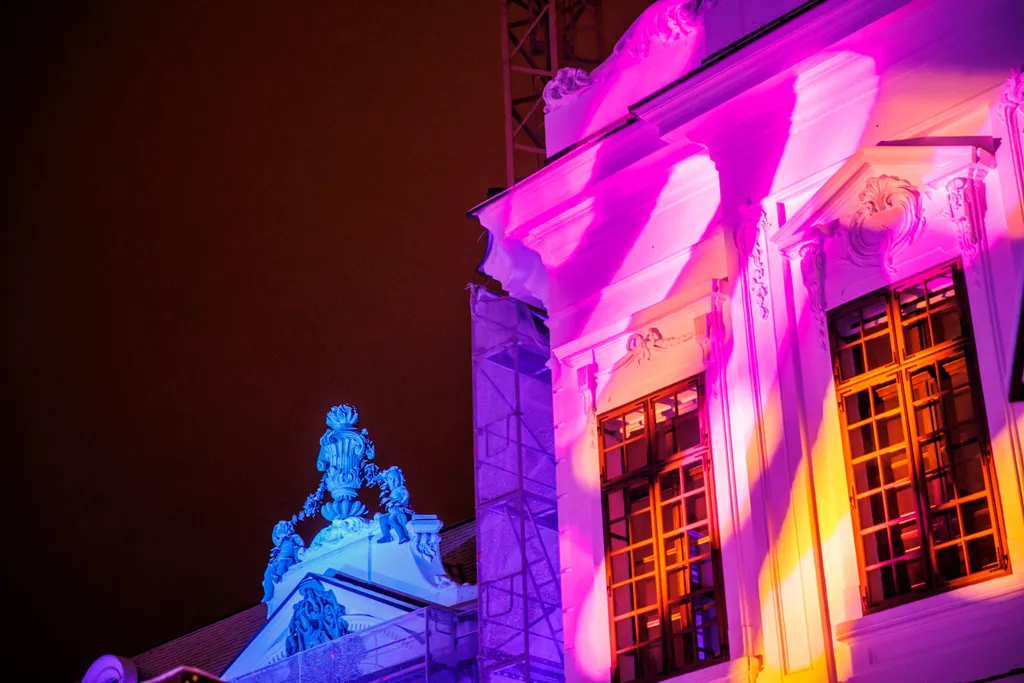 Veszprém-Balaton 2023, Veszprém, Európa Kulturális Fővárosa, EKF, Ragyogj! nyitóesemény, rendezvény, fényshow, fényfestés, este, fények 