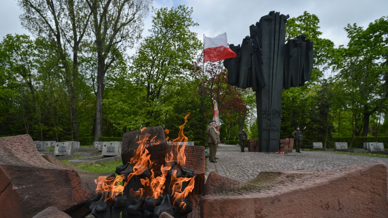 Lengyelország  Vörös hadsereg emlékmű 
