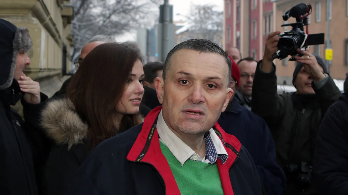 Lagzi Lajcsi szabadulása az előzetesből a székesfehérvári börtönből 2016 január 24-én Lagzi Lajcsi szabadulása az előzetesből a székesfehérvári börtönből 2016 január 24-én 