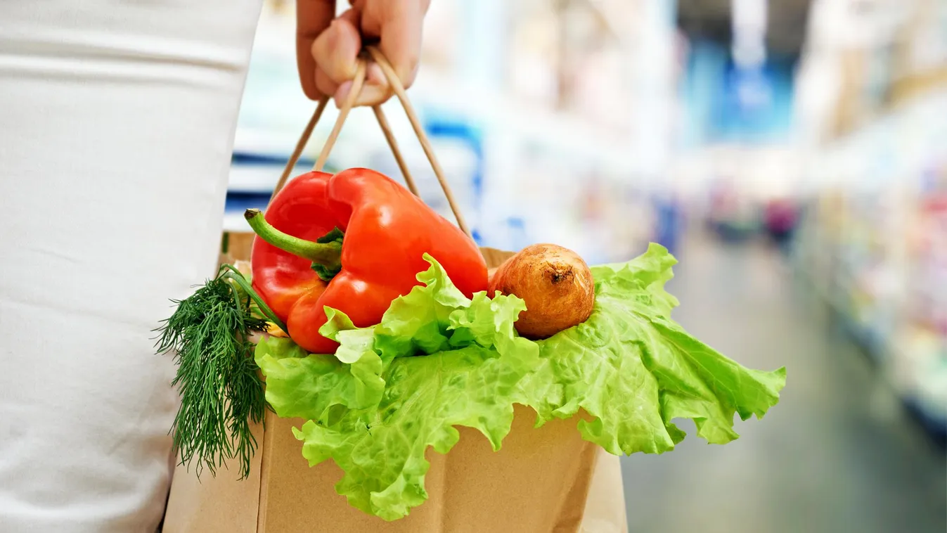 Üzenet a fitnesztermek újévi fogadalmasainak bevásárlás szupermarket bolt zöldség egészséges étkezés táplálkozás ez zsrí 