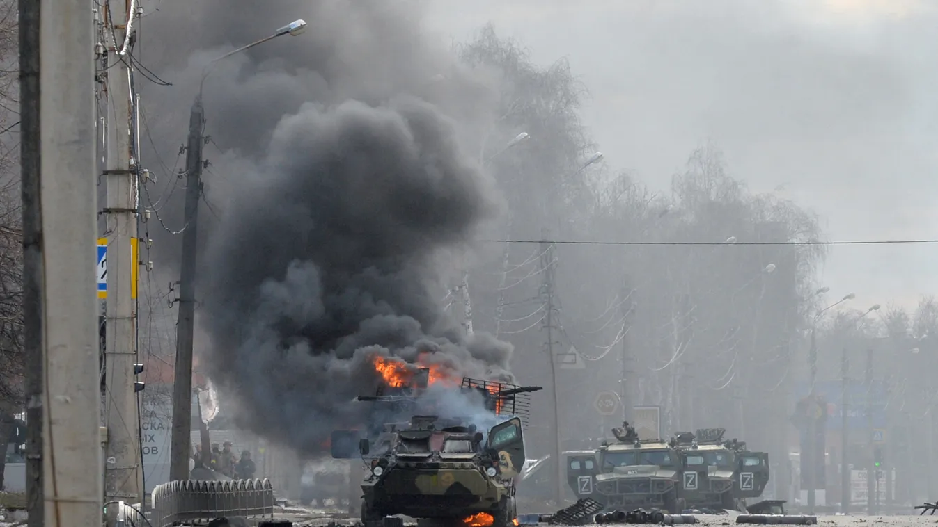 Ukrán válság 2022, ukrán, orosz, háború, azonosítatlan katona holttest,  Harkiv, kigyulladt harcijármű 