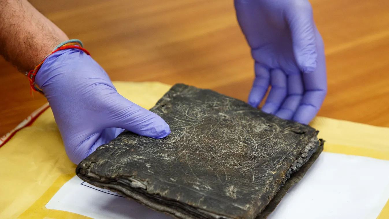 ókori könyv hamisítvány, vallási könyv hamisítvány 