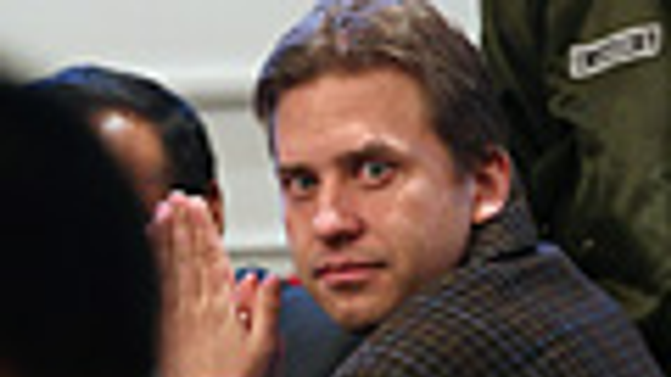 Tóásó Előd magyar-román állampolgár (k) ül a tárgyalóteremben, ahol perének újabb elnapolásáról döntött a bíróság a bolíviai fővárosban, La Pazban 2012. október 1-jén
