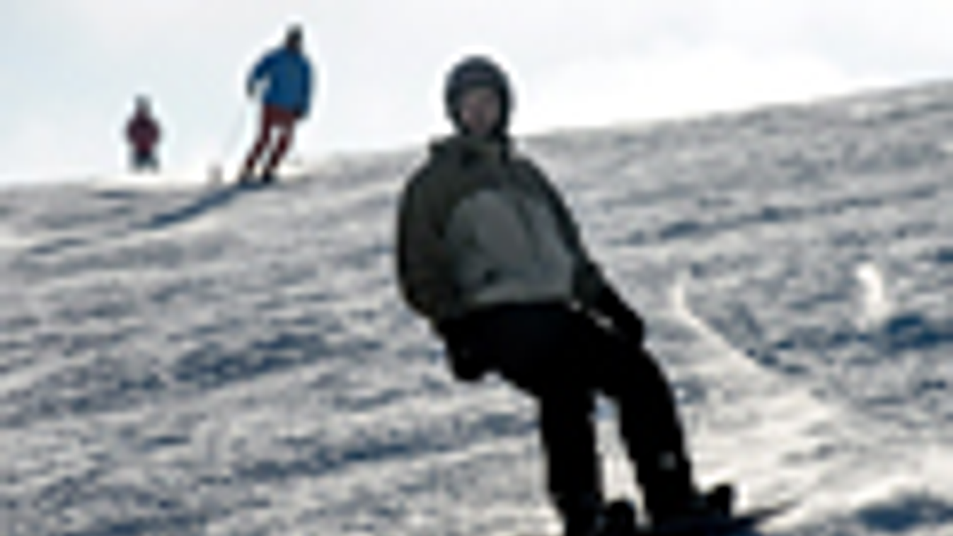 Snowboardosok mátraszentistváni síparkban, hódeszka