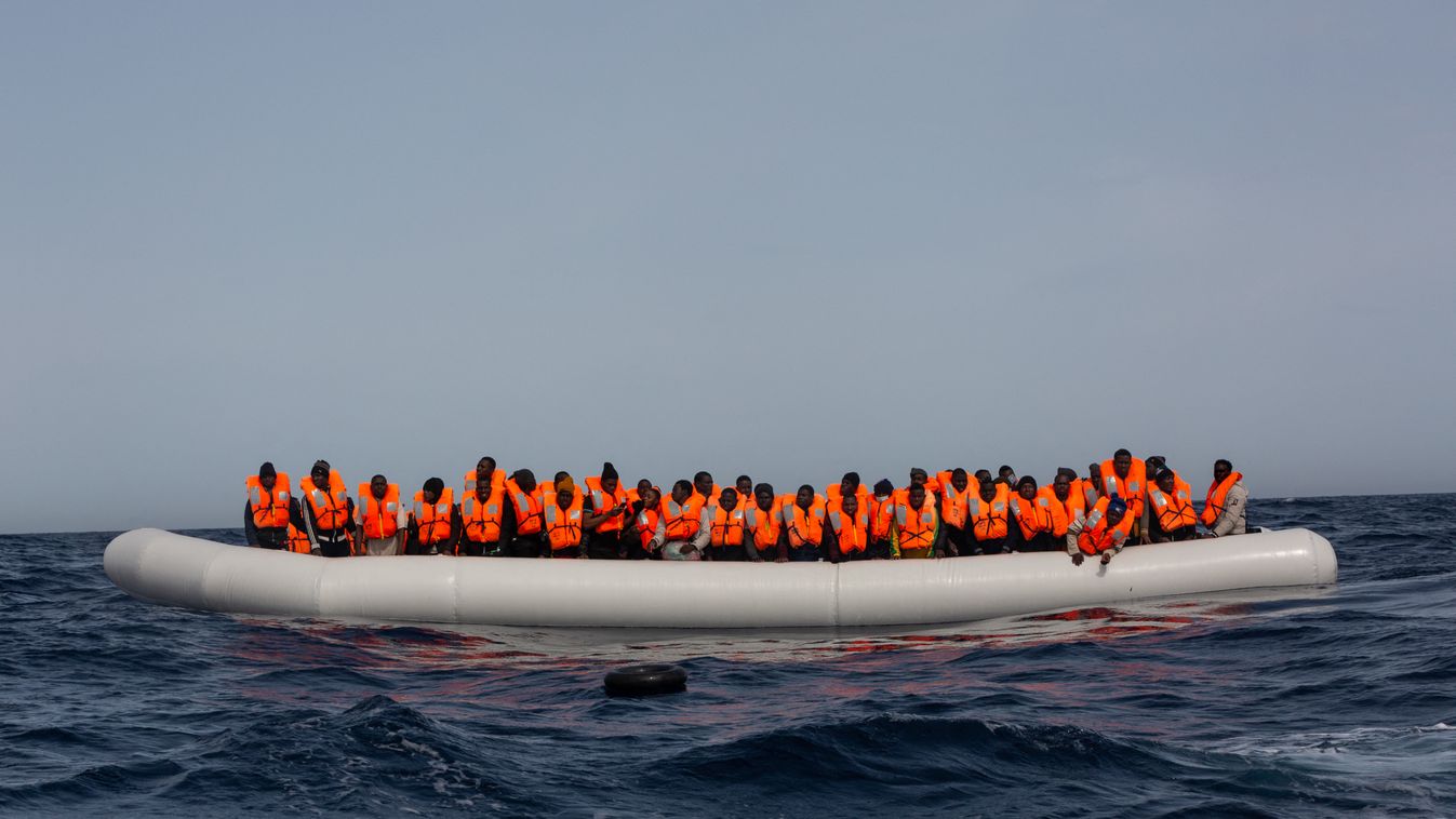 migráció, migráns, Líbia, Ocean Viking - Rescue Mediterranean sea Mediterranee ONG SAR bateau bateau de sauvetage first aid gilet de sauvetage humanitaire humanitary life jacket maritime mer mer Mediterranee migrant 
