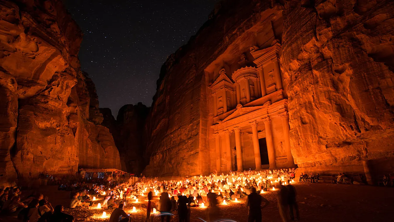 Petra romvárosa éjszaka 