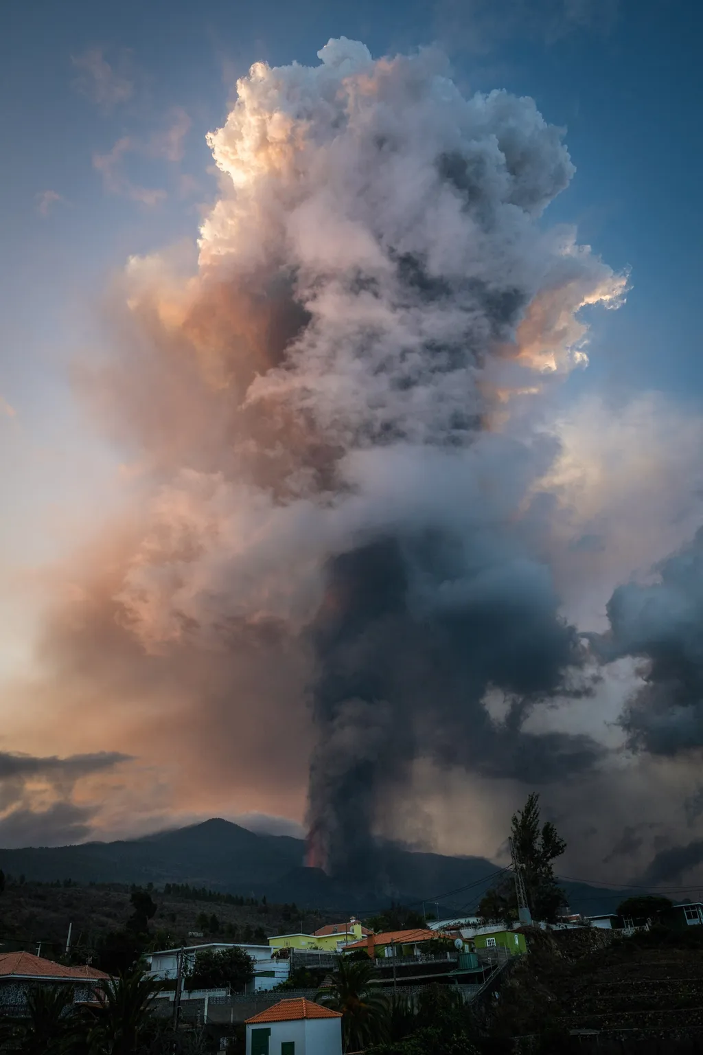 Cumbre Vieja vulkán, vulkánkitörés, Kanári-szigetek, Spanyolország, La Palma 