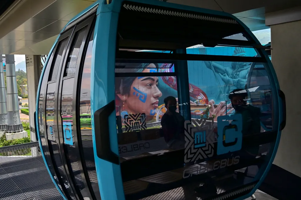 transport Horizontal Passengers travel on the cable car system dubbed Cablebus after its inauguration outskirts of Mexico City, on July 12, 2021. - Mexico City put into operation on Monday a cable car system that promises to save time for thousands of use