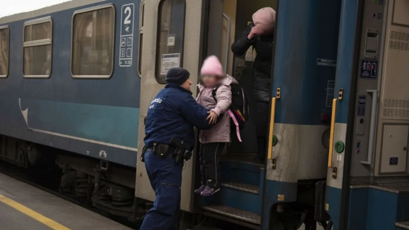 A BRFK és a társszervek szerdán 4425 menekültet fogadtak a fővárosi pályaudvarokon március 9-én 