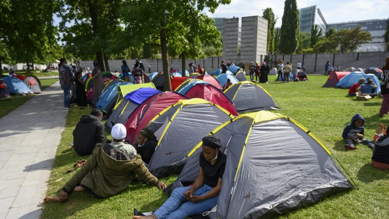 Migrants set up tents in front of the Paris Governorship Andre Citroen park,France,homeless,life,migrants,Paris Horizontal 